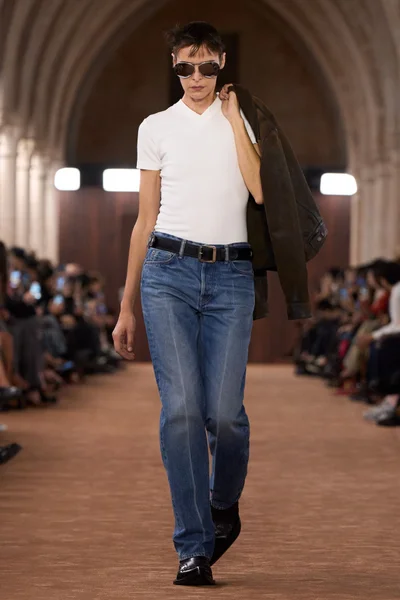 Look 32